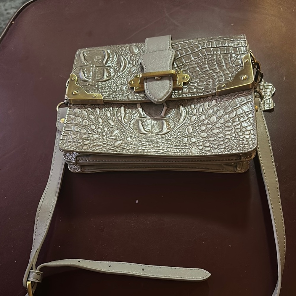 Elegant Crocodile-Embossed Gray Handbag